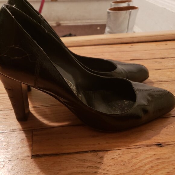 Designer Salvatore Ferragamo Black Patent Pumps Size 9.5 B - Picture 6 of 8